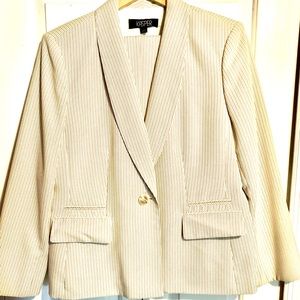 Kasper- beige & white striped seersucker pantsuit